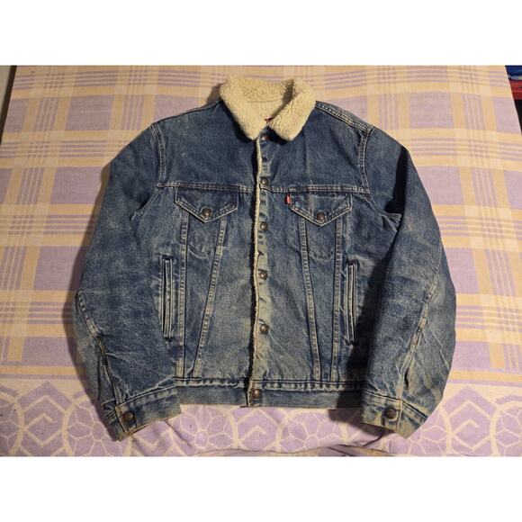 Vintage LEVIS Sherpa Lined Denim Jean Trucker Jacket 42 L Faded USA 71608 0216 - Picture 1 of 16